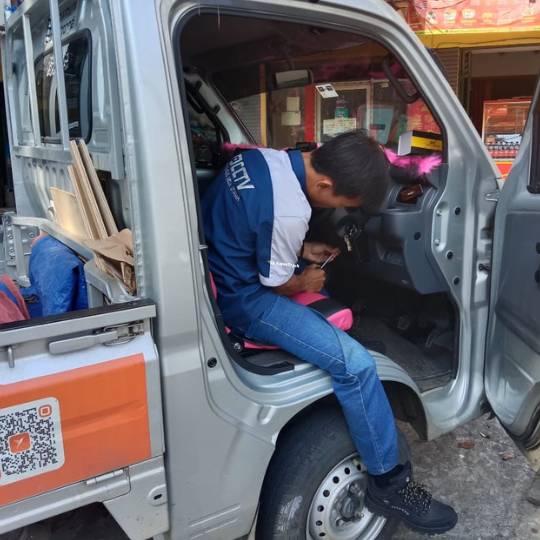 GPS pada kendaraan pickup